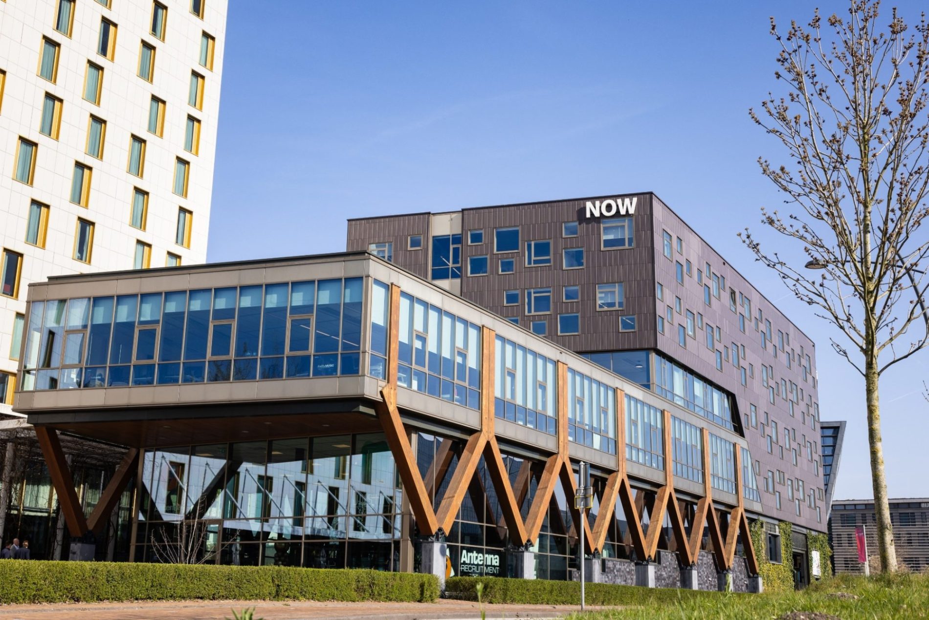 Kantoorpand van Antenna Recruitment aan de Taurusavenue in Hoofddorp
