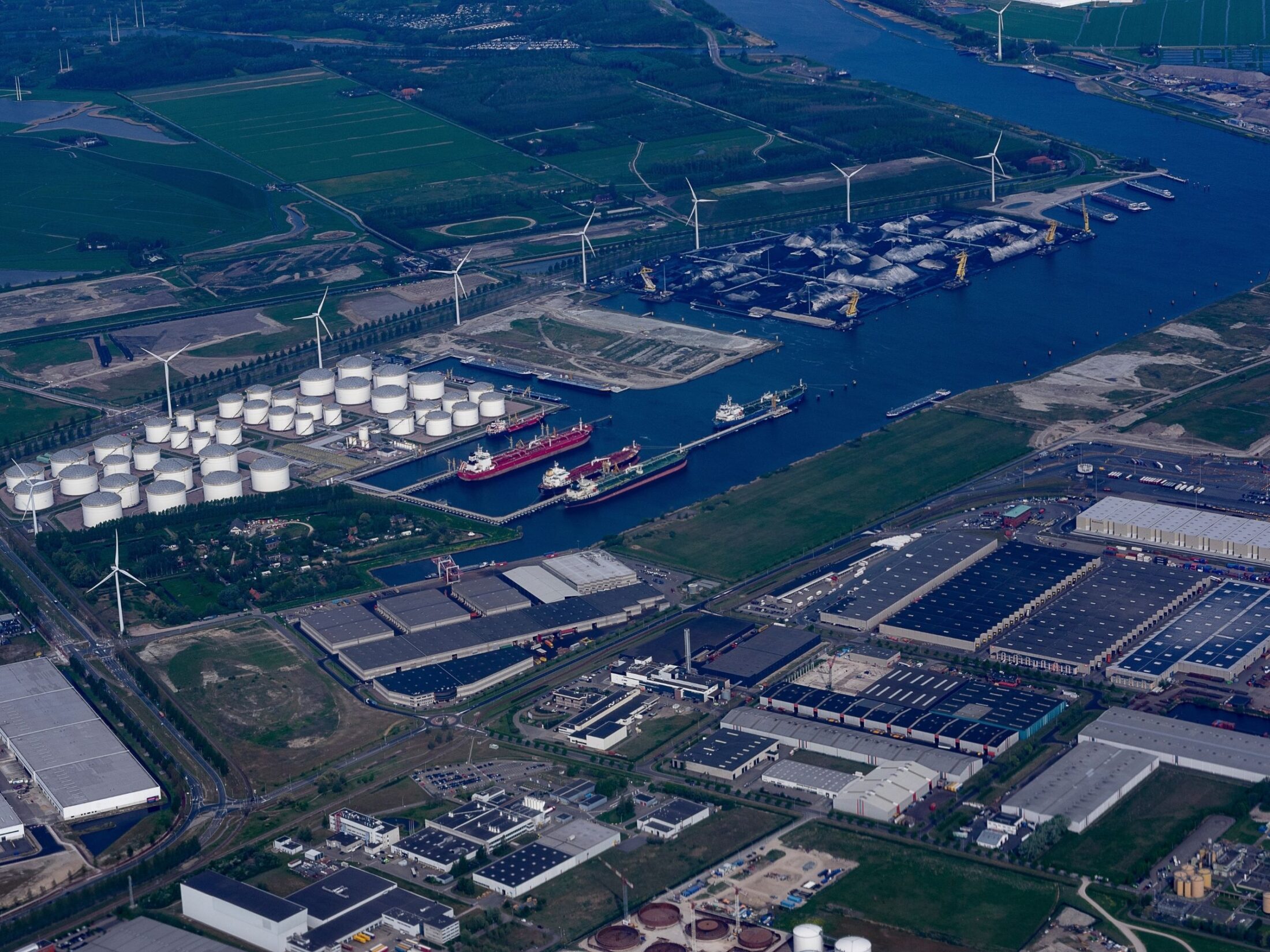 Luchtfoto van Westpoort